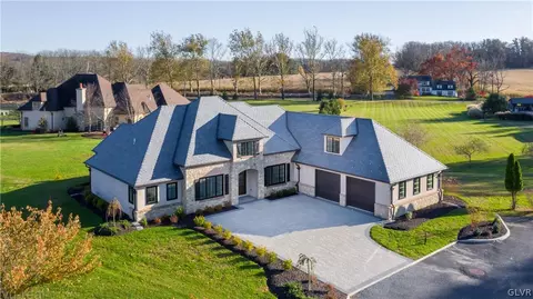 2812 Clos Renoir, Bethlehem, PA 18015