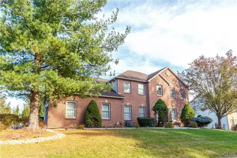 1261 Firethorne Dr, Palmer Township, PA 18045