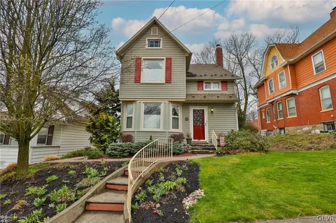 50 Washington St, Nazareth, PA 18064