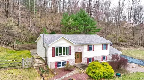 4585 Maple Dr, Walnutport, PA 18088