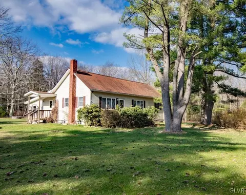 2417 Mountain Rd, Stroudsburg, PA 18360