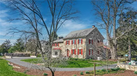 5950 Daniel St, Allentown, PA 18104