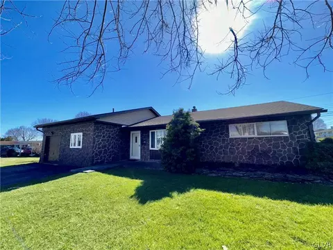 75 Magna Dr, Coplay, PA 18037