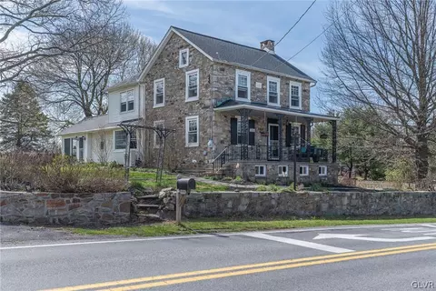 5886 Kings Hwy, East Greenville, PA 18041
