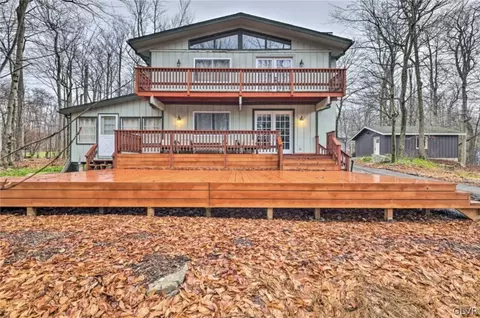 2519 Country Club Dr, Coolbaugh Twp, PA 18466