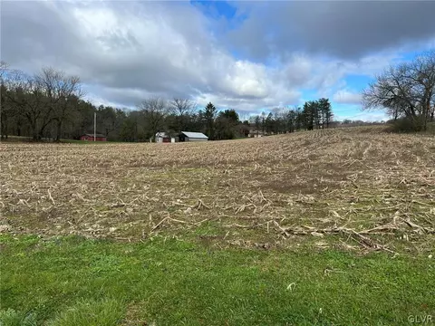 263 Willow Rd, Lehigh Twp, PA 18088