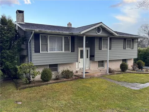 21 N 7th St, Coopersburg, PA 18036