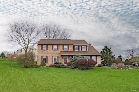 4247 Lakeside Dr, Coplay, PA 18037