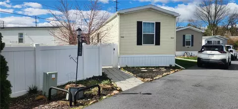 7413 Lincoln Ln, Trexlertown, PA 18087
