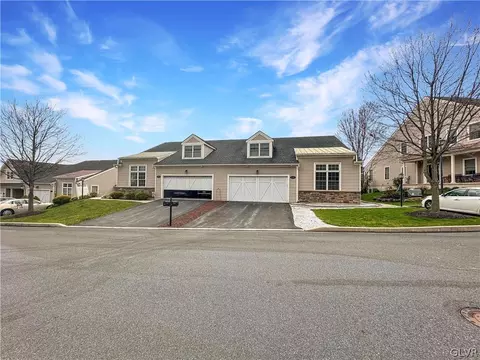 5535 Briar Ln, Whitehall, PA 18052