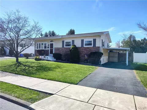 543 Faith Dr, Catasauqua, PA 18032