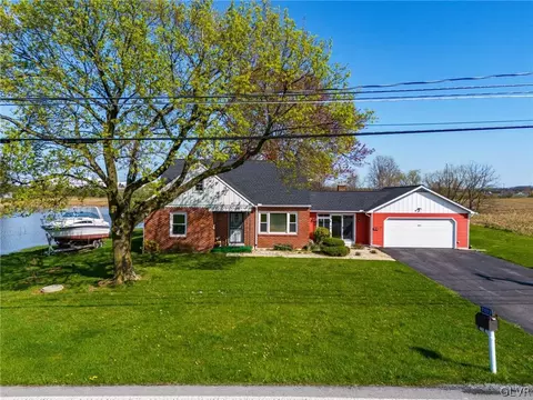 7073 Cetronia Rd, Allentown, PA 18106