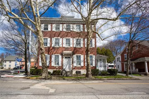 101 E Center St, Nazareth, PA 18064