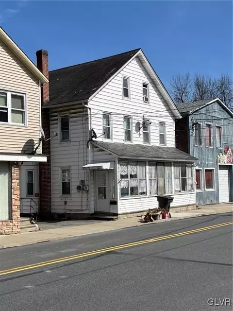 33 1st St, Bangor, PA 18013