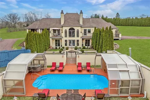 2321 Cove Rd, Fogelsville, PA 18051