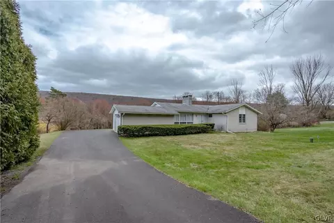 85 W White Bear Dr, Summit Hill, PA 18250