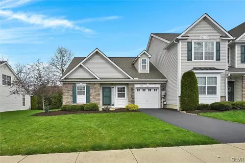 422 Harvest Dr, Blandon, PA 19510