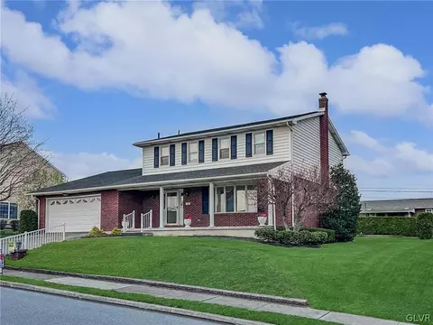 3122 Clay St, Hokendauqua, PA 18052