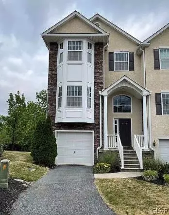 2216 Rising Hill Rd, Whitehall, PA 18052
