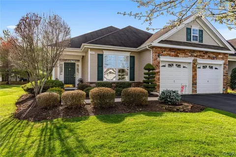 1797 Lakeside Ln, Macungie, PA 18062