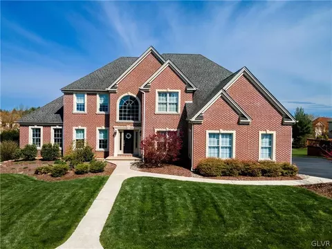 67 Carousel Ln, Palmer Township, PA 18045