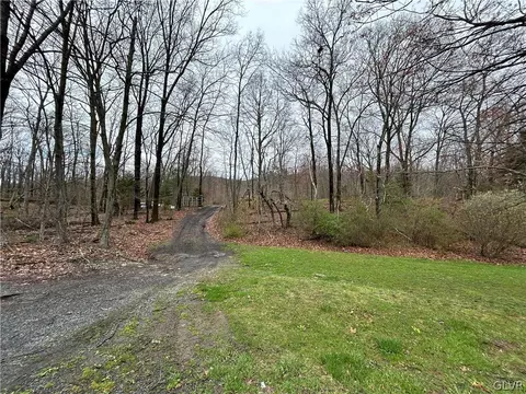 2182 W Bangor Rd, Washington Twp, PA 18017