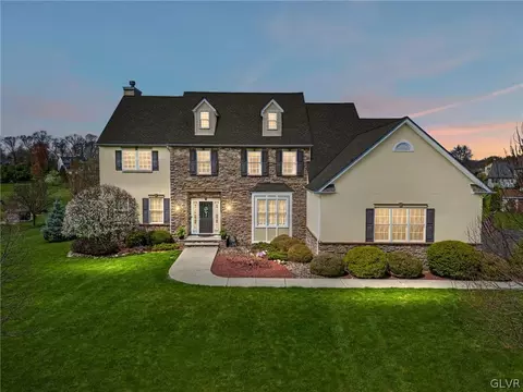 4556 Oakwood Ln, Nazareth, PA 18064