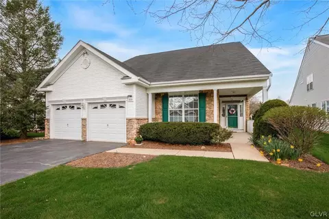 1894 Alexander Dr, Macungie, PA 18062