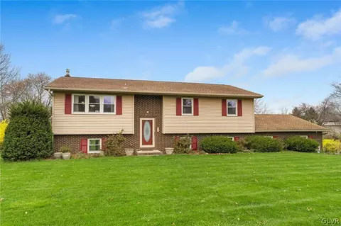 16 Colt Dr, Mertztown, PA 19539