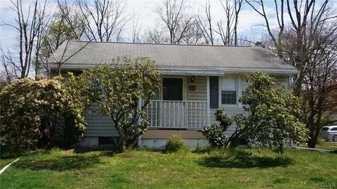 123 S Lincoln Ave, Walnutport, PA 18088