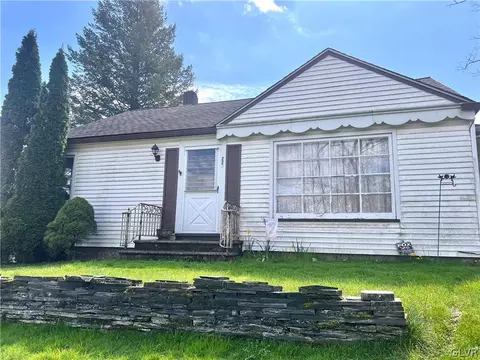 225 Hickory St, Nazareth, PA 18064