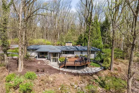 6301 Woodfern Dr, Emmaus, PA 18049