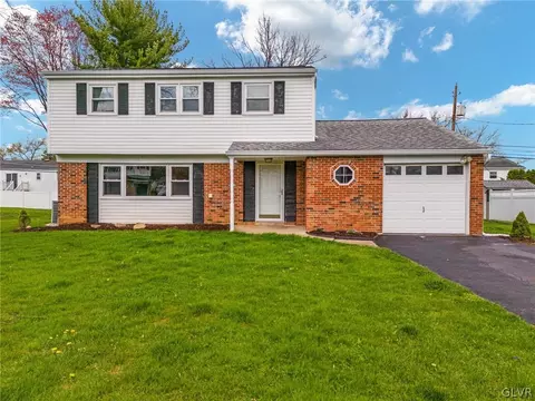 4921 Hemlock Ct, Wescosville, PA 18106