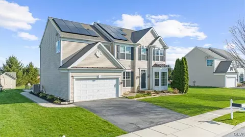 8610 Ash Ln, Breinigsville, PA 18031