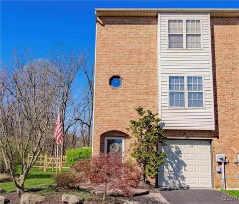 228 Ridgeview Dr, Alburtis, PA 18011