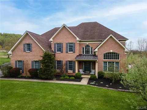 55 Melchor Dr, Williams Twp, PA 18042