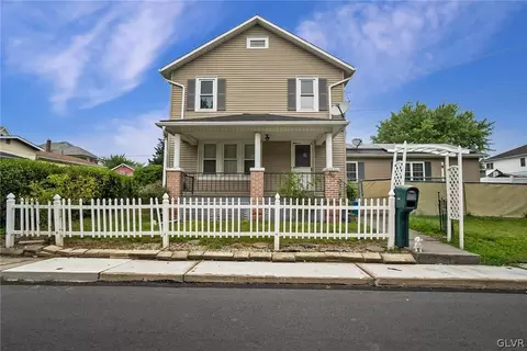 209 Oak St, Nazareth, PA 18064
