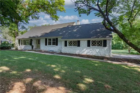 430 W Macada Rd, Bethlehem, PA 18017