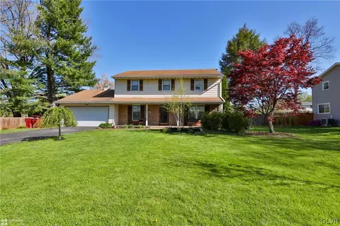 528 Red Barn Dr, Forks Twp, PA 18040