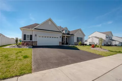 1022 Fehnel Dr, Palmer Township, PA 18045