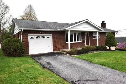 3412 Iron St, Hokendauqua, PA 18052