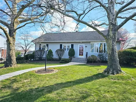765 Maple Ln, Palmer Township, PA 18045