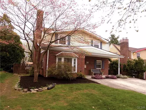 819 Fernwood St, Emmaus, PA 18049