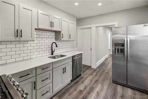 646 Spring St, Bethlehem, PA 18018 photo 3