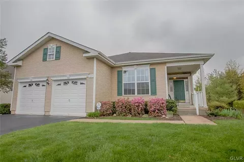 1924 Alexander Dr, Macungie, PA 18062