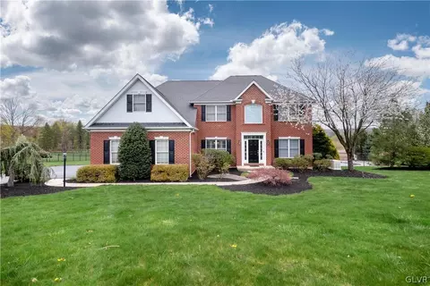 4082 Meckes Dr, Walnutport, PA 18088