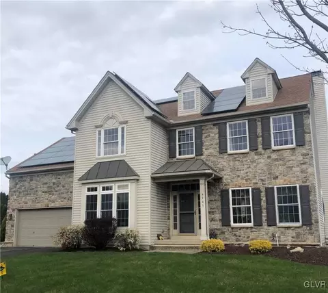 4245 Foxwood Cir, Forks Twp, PA 18040
