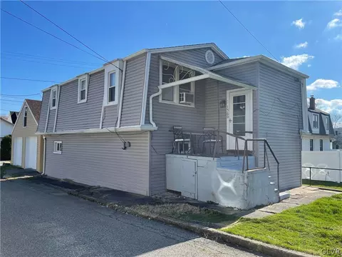 1560 Edge St, Bethlehem, PA 18017