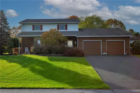 5316 Debra Dr, Schnecksville, PA 18078
