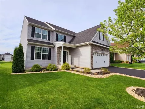 698 Mulberry Dr, Nazareth, PA 18064